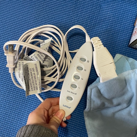 Softheat neck & shoulder wrap - ultra long cord 10ft heat pad - auto shut off - Picture 3 of 5